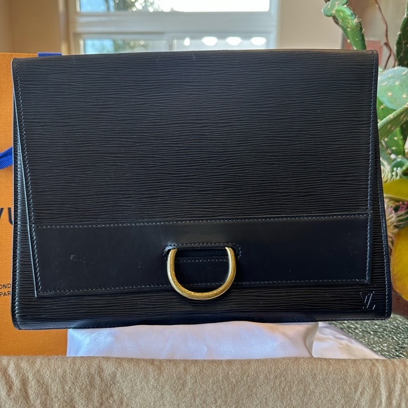 Louis Vuitton Epi Jena Clutch, Black, W/ dust bag, LB box & LV Gift bag. - Picture 3 of 16